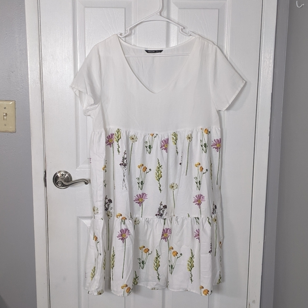 Chic White Floral Mini Dress